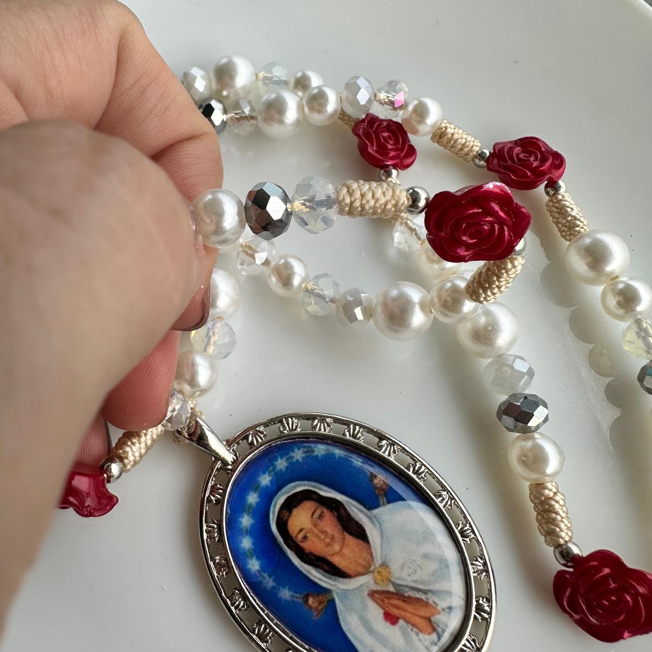 Rosas rojas a María