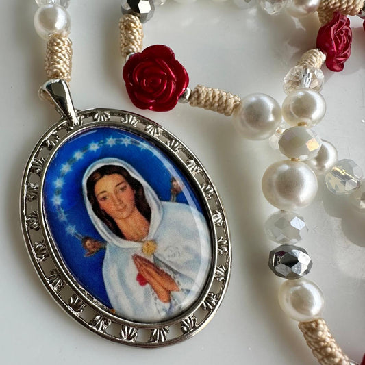 Rosas rojas a María