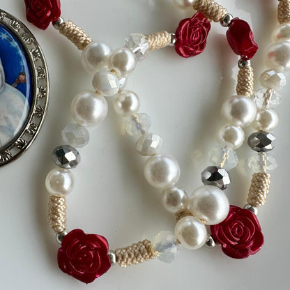 Rosas rojas a María