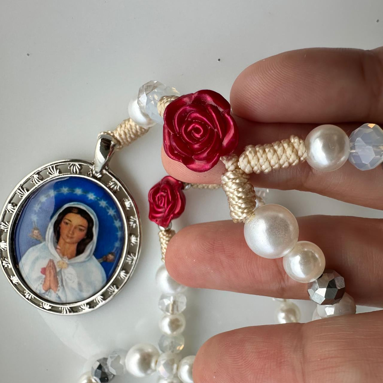 Rosas rojas a María