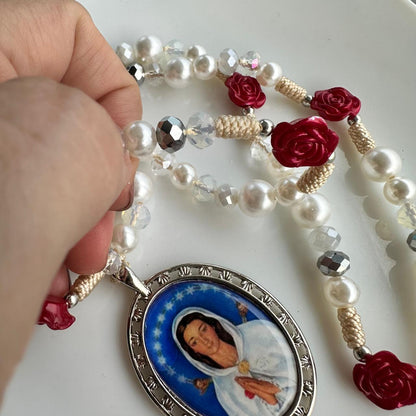 Rosas rojas a María